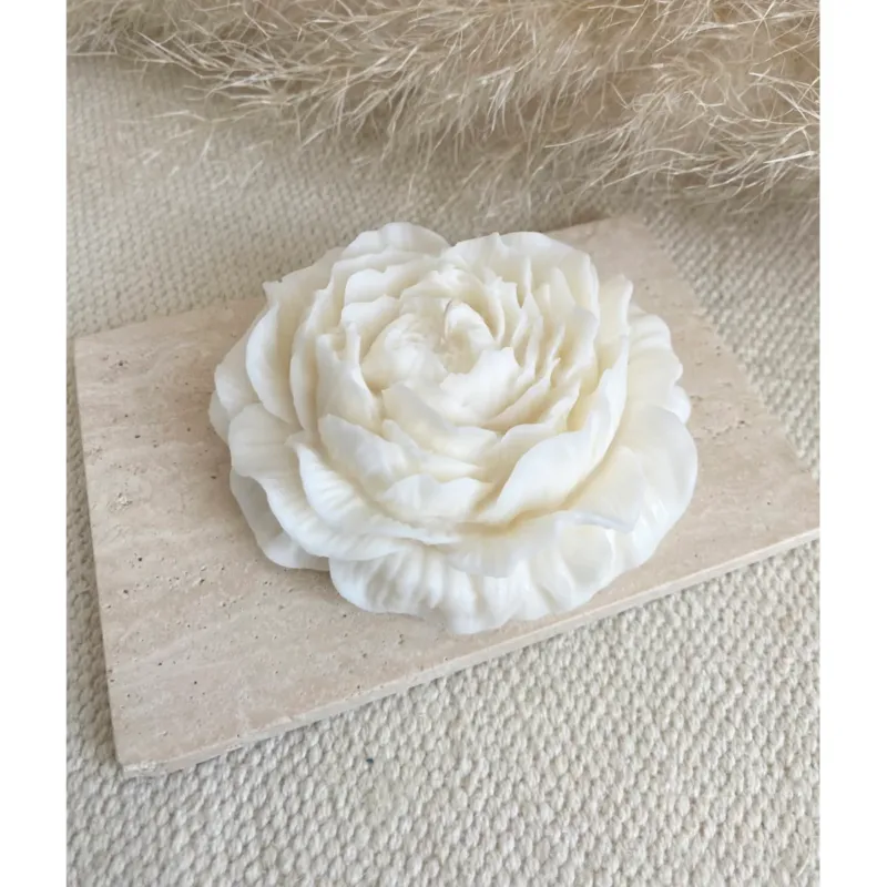 Wyjątkowa oferta Świeca sojowa ekologiczna dekoracyjna "Peony Queen" 100x40mm biała (duża) -