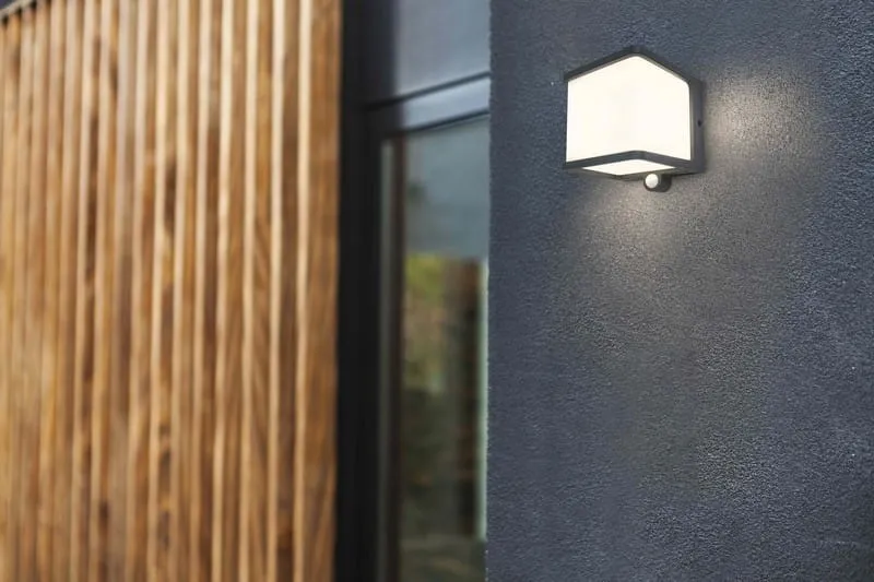 Dodaj do koszyka Lampa ścienna Kinkiet zewnętrzny z czujnikiem Lutec Doblo Solar 6940101125 IP54 1xLED Aluminium Szary