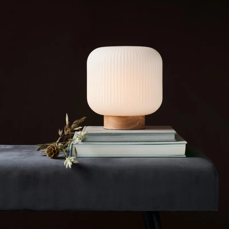 Hit sprzedaży Lampa stołowa Milford na drewnianej podstawie