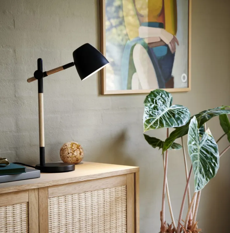 Lampa biurkowa Theo z regulowanym kloszem Szybka dostawa