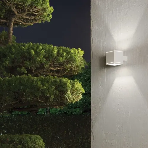 Rabat Biała zewnętrzna lampa ścienna kostka kinkiet elewacyjny światło góra - dół Ideal Lux 144276 Snif G9 IP44